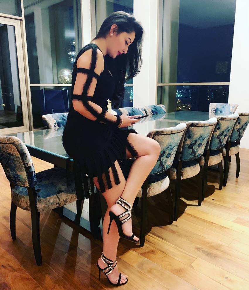 Sanjay Dutt Wife Manyata Dutt Glamorous Photos