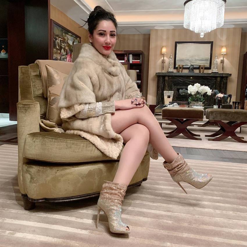 Sanjay Dutt Wife Manyata Dutt Glamorous Photos
