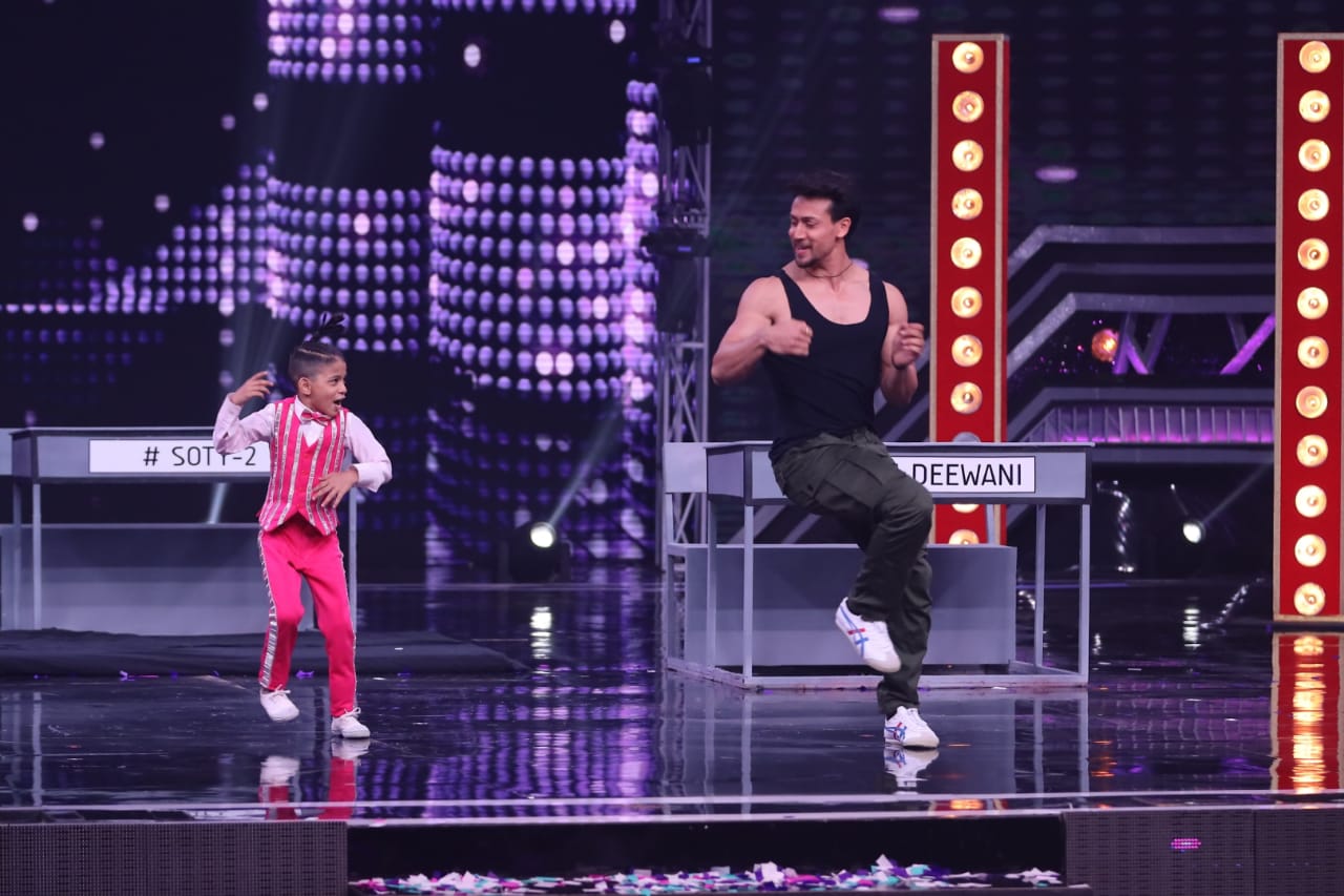 Tiger Shroff, Ananya Pandey & Tara Sutaria Promote 'SOTY2' on sets of Super Dancer Chapter 3