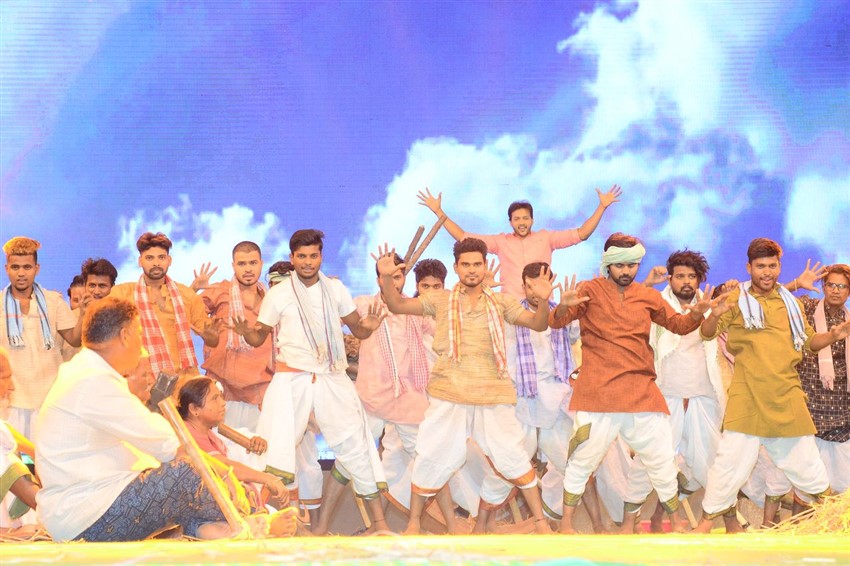 Maharshi Movie Pre Release