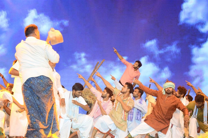 Maharshi Movie Pre Release