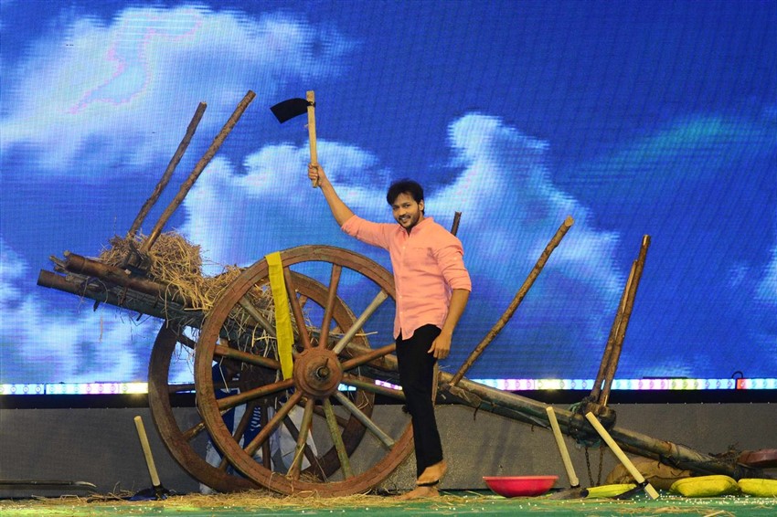 Maharshi Movie Pre Release