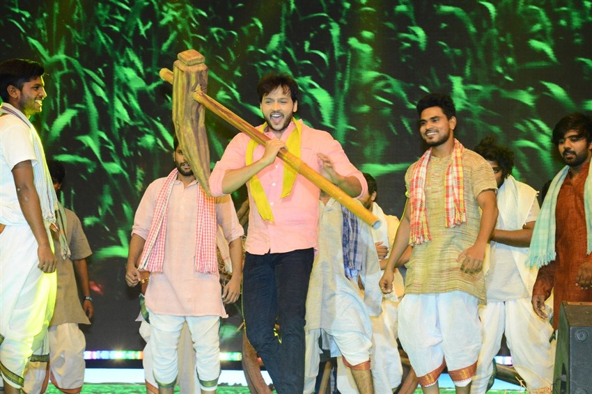 Maharshi Movie Pre Release