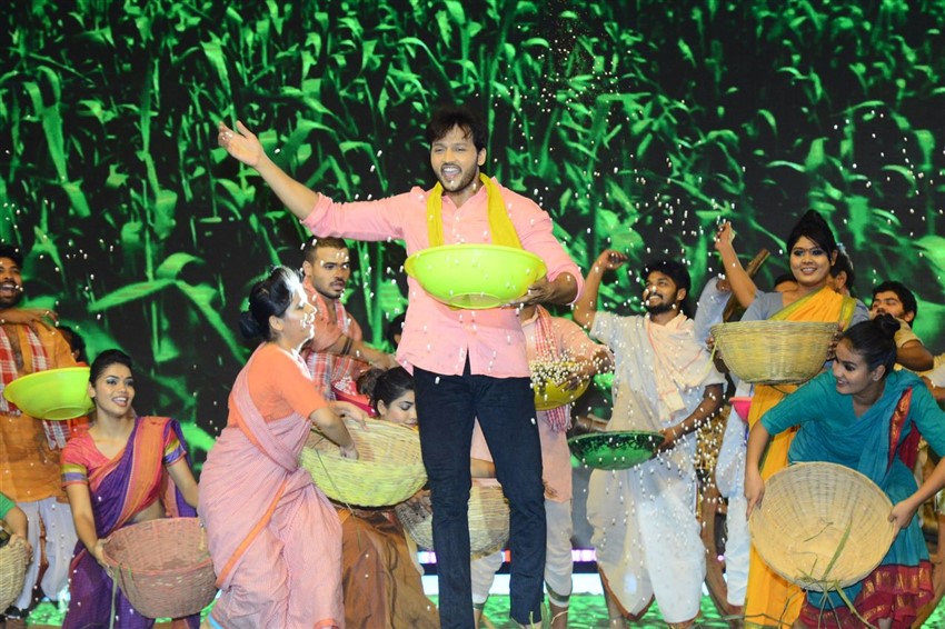 Maharshi Movie Pre Release