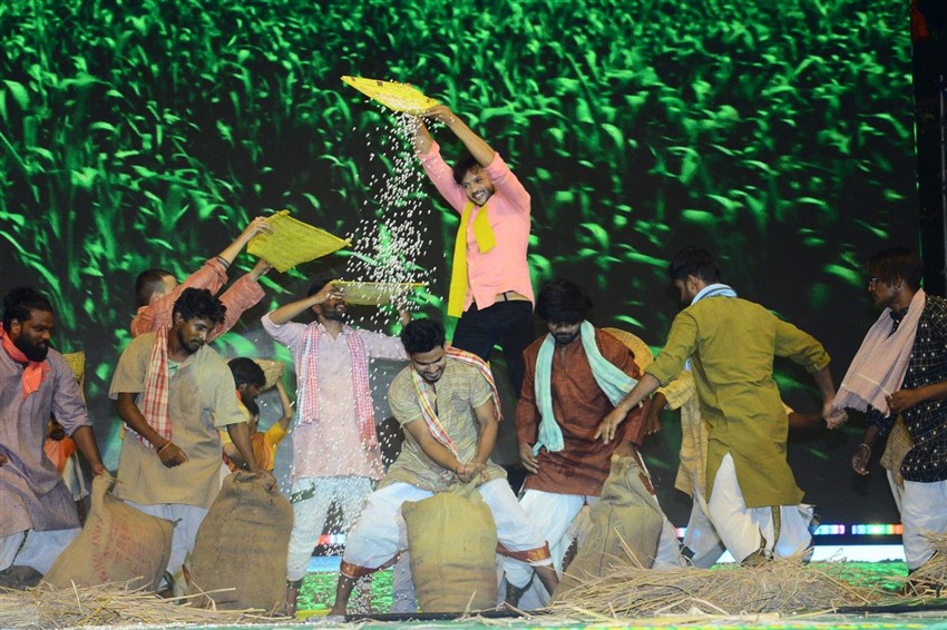 Maharshi Movie Pre Release