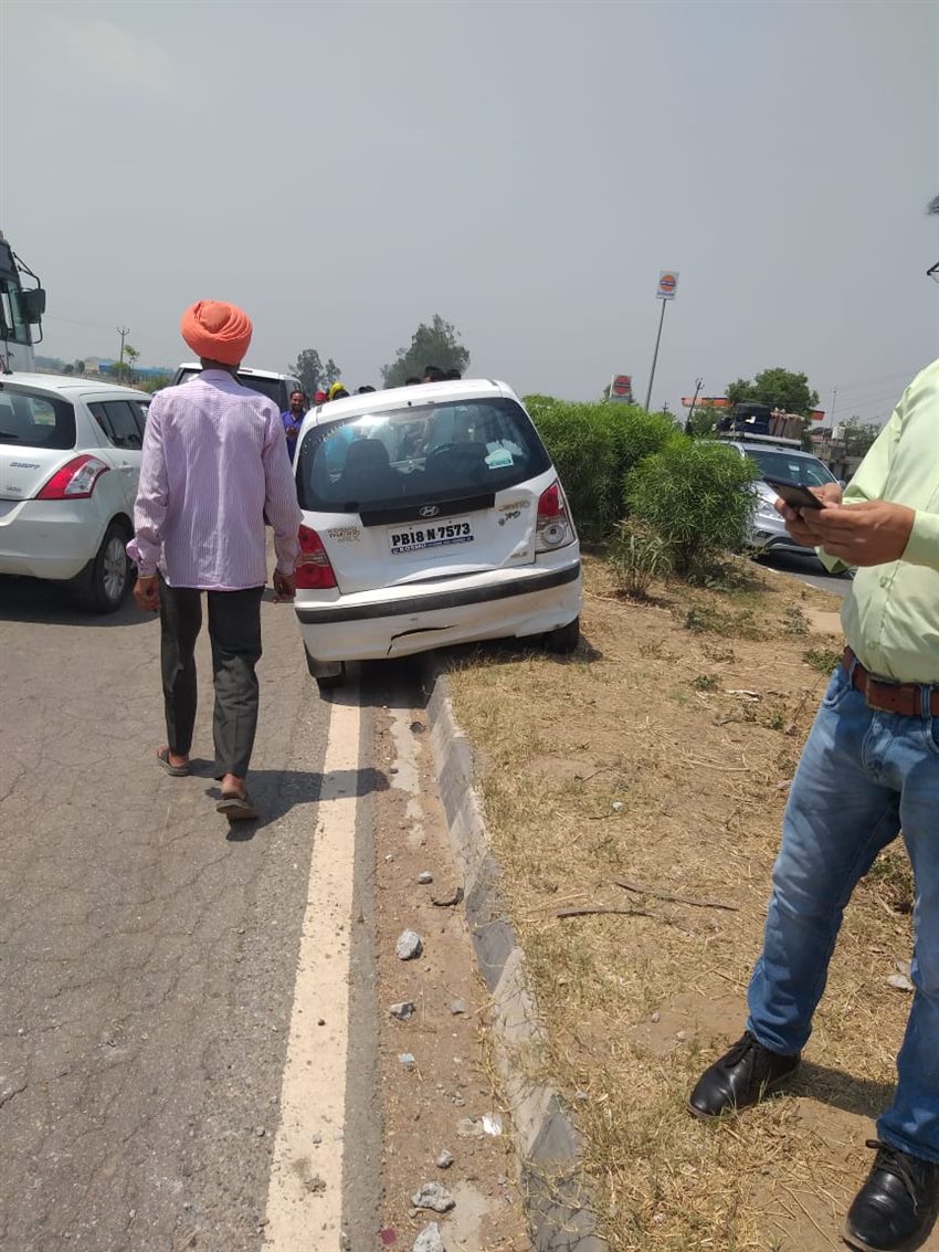 Sunny Deol Car Meet With An Accident