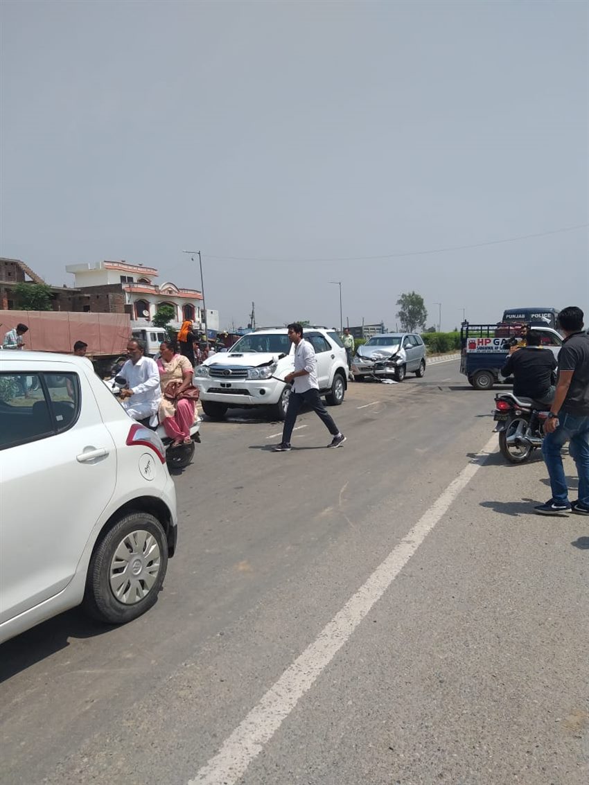 Sunny Deol Car Meet With An Accident