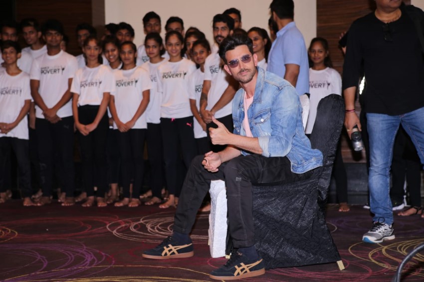 Hrithik Roshan and Mrunal Thakur promotes Super 30 with NGO Kids