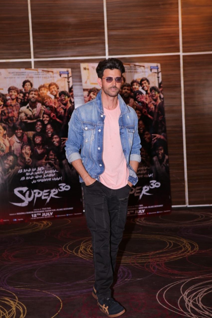 Hrithik Roshan and Mrunal Thakur promotes Super 30 with NGO Kids