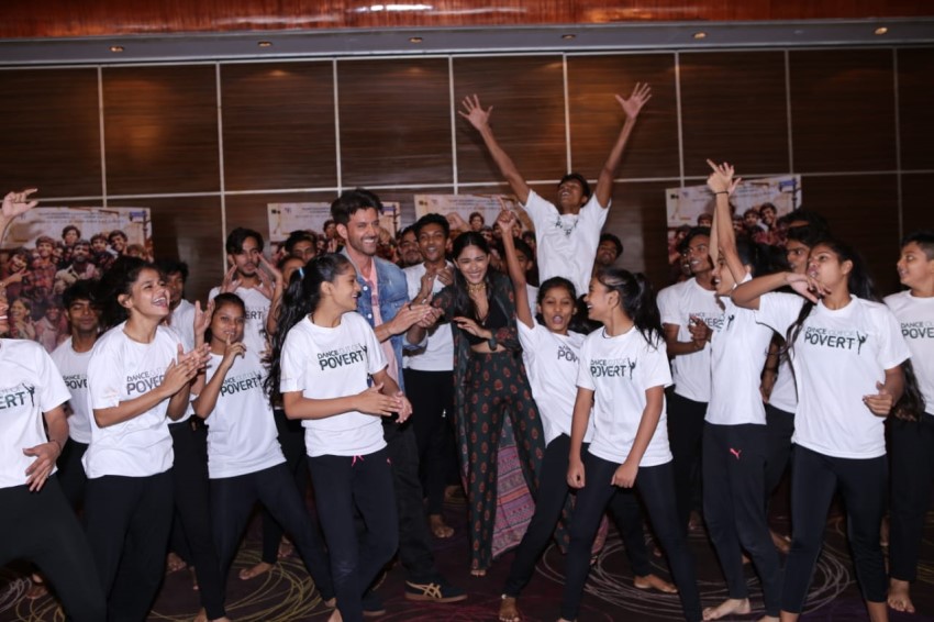 Hrithik Roshan and Mrunal Thakur promotes Super 30 with NGO Kids