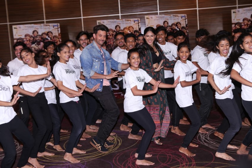 Hrithik Roshan and Mrunal Thakur promotes Super 30 with NGO Kids