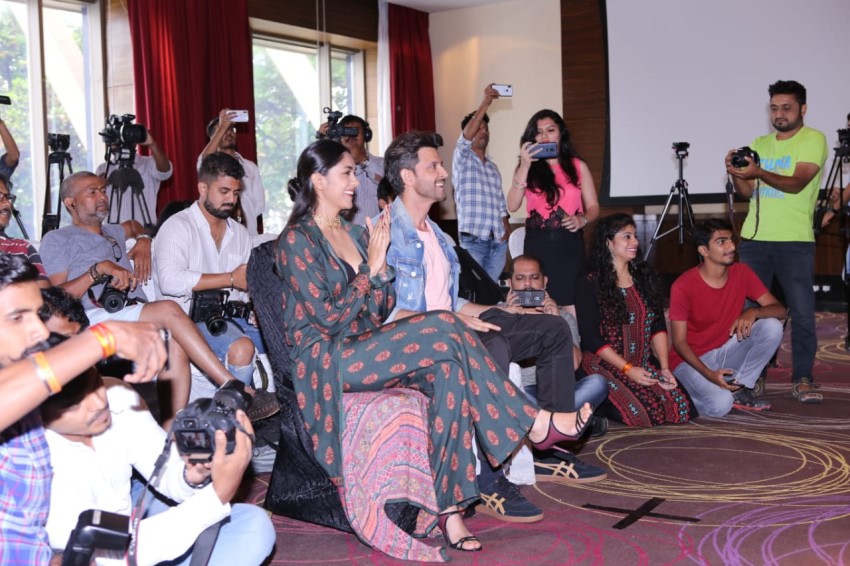 Hrithik Roshan and Mrunal Thakur promotes Super 30 with NGO Kids