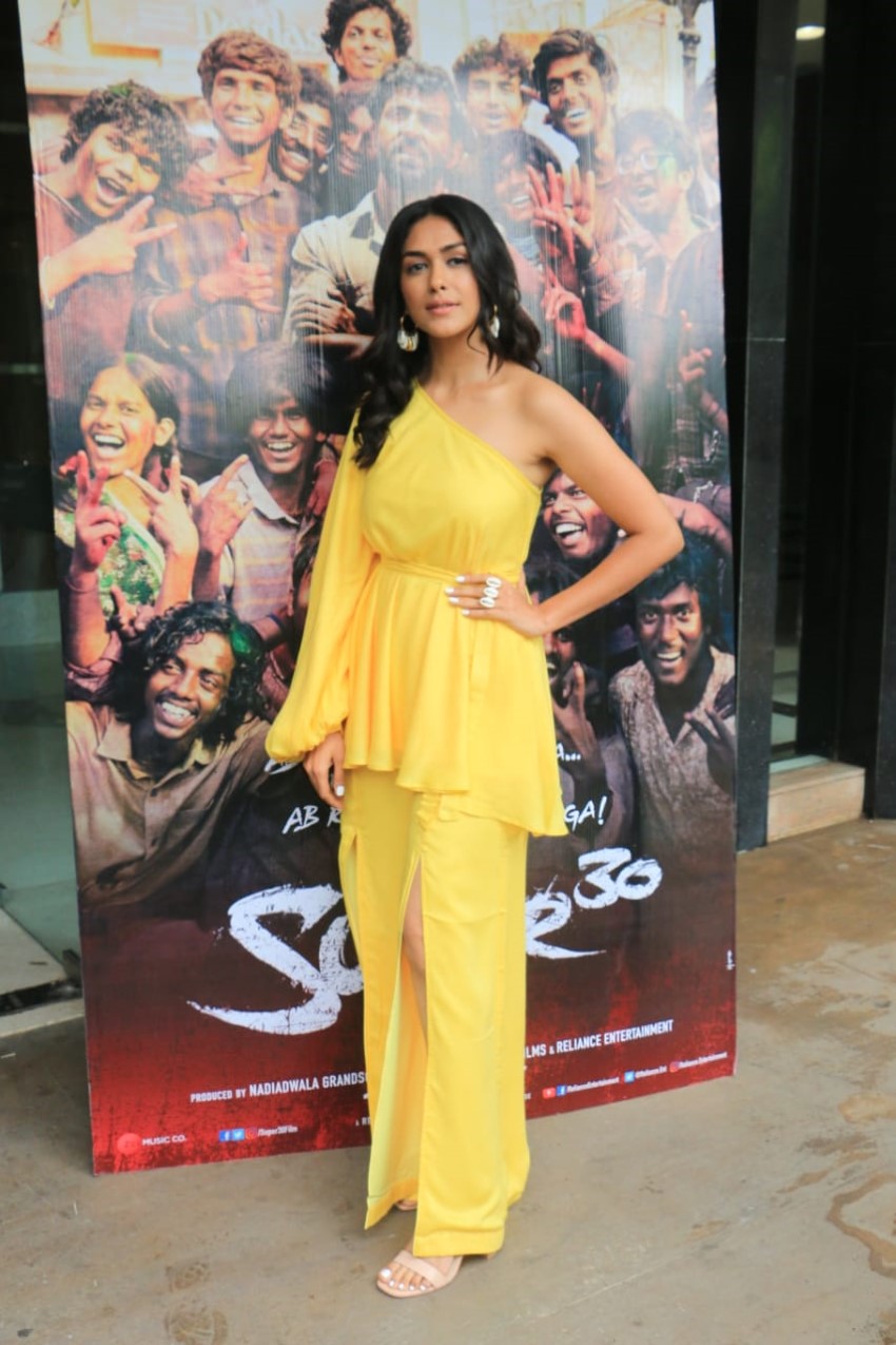 Hrithik Roshan and Mrunal Thakur spotted promoting their film Super 30