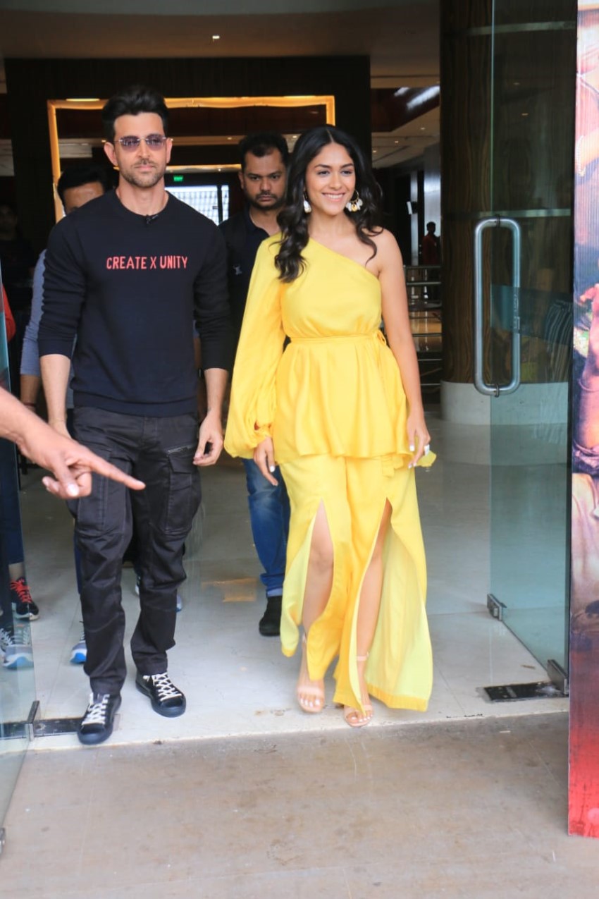 Hrithik Roshan and Mrunal Thakur spotted promoting their film Super 30
