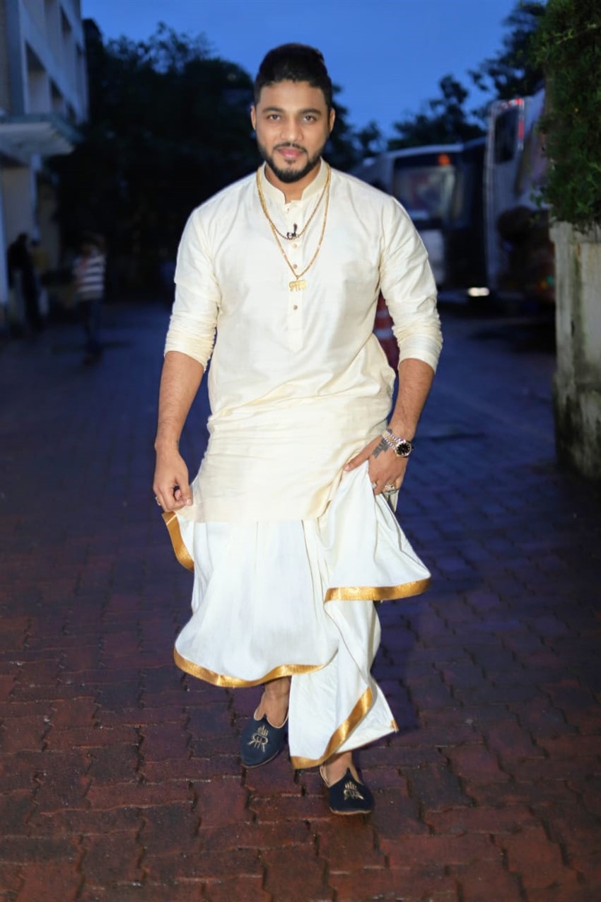 Kareena Kapoor, Raftaar & Bosco Martis snapped on the sets of Dance India Dance