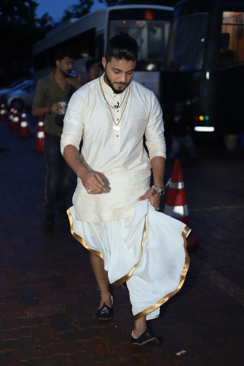 Kareena Kapoor, Raftaar & Bosco Martis snapped on the sets of Dance India Dance