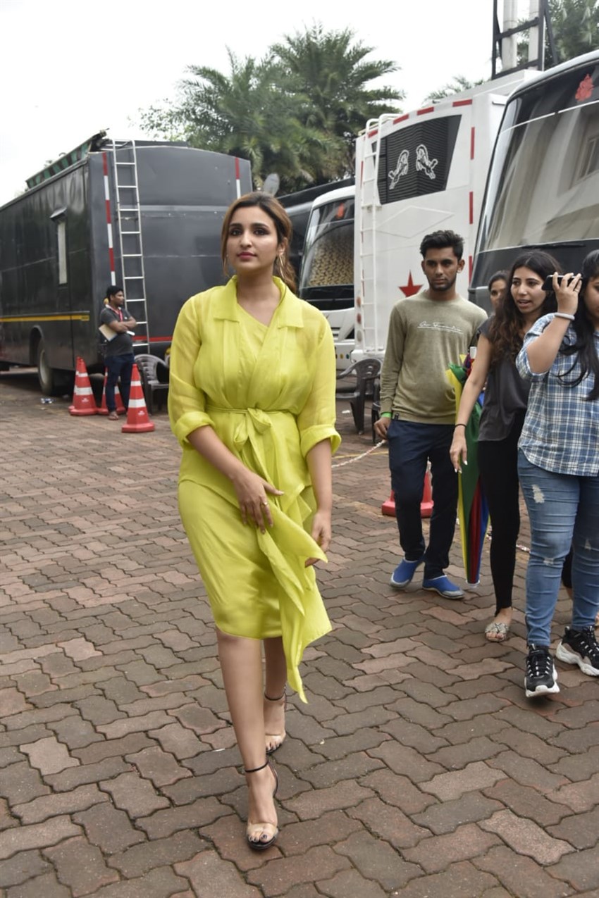 Sidharth Malhotra and Parineeti Chopra Promote 'Jabariya Jodi' on sets of Dance India Dance