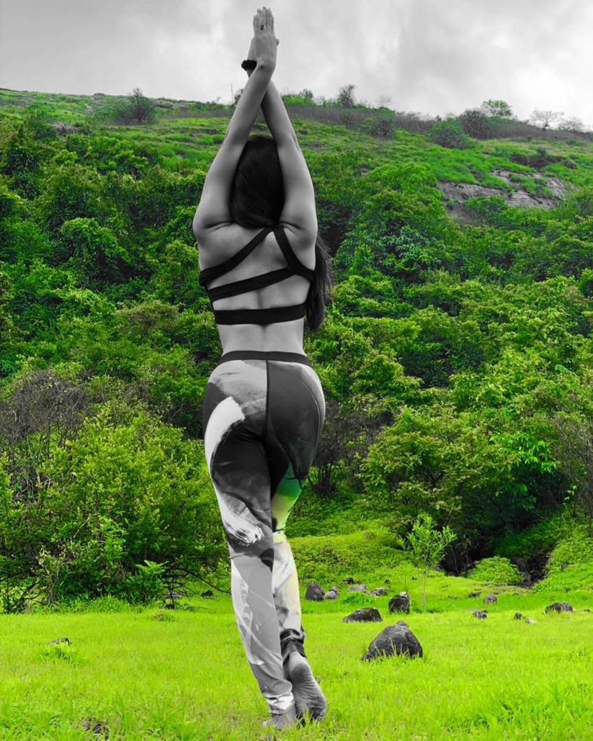 Television Actress Abigali Pande Topless Yoga Photos Goes Viral