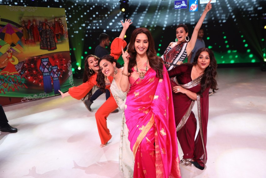 Akshay Kumar, Sonakshi Sinha, Vidya Balan & others Promote 'Mission Mangal' on sets of Dance Deewane