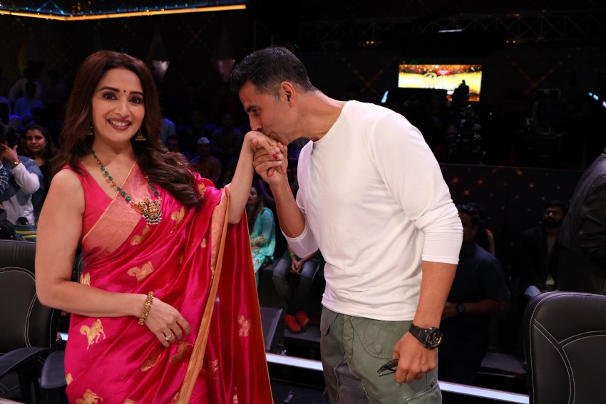 Akshay Kumar, Sonakshi Sinha, Vidya Balan & others Promote 'Mission Mangal' on sets of Dance Deewane