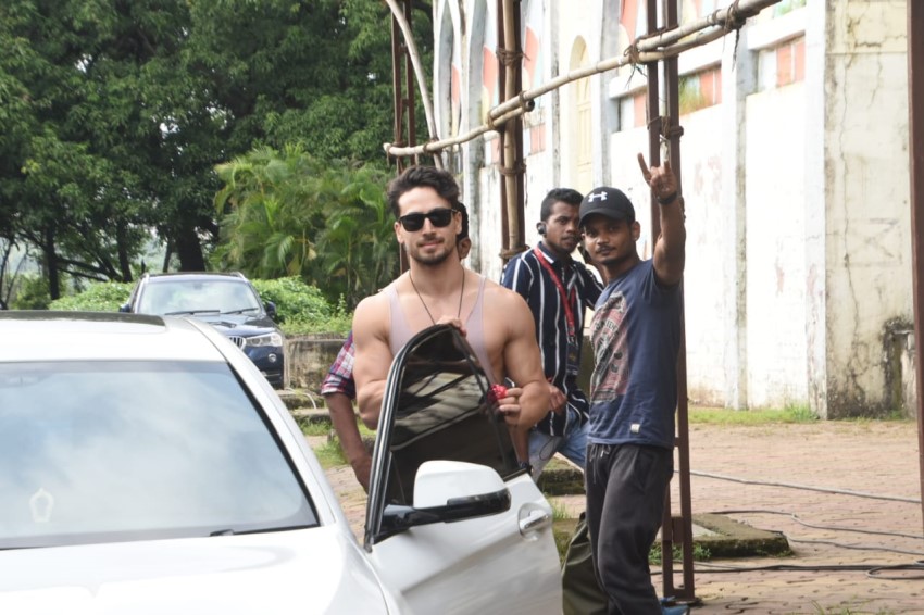 Hrithik Roshan, Tiger Shroff & Vaani Kapoor promote 'War' on the sets of The Kapil Sharma Show