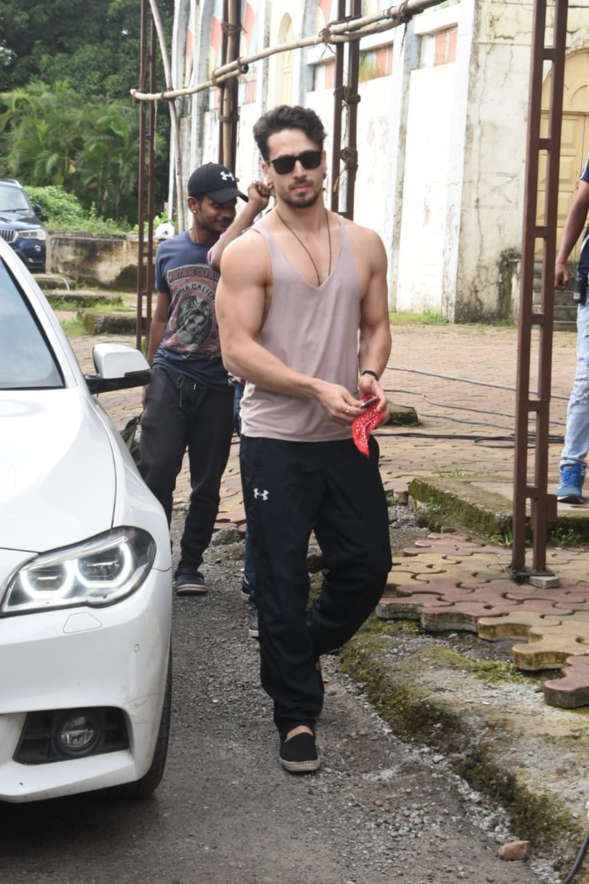 Hrithik Roshan, Tiger Shroff & Vaani Kapoor promote 'War' on the sets of The Kapil Sharma Show