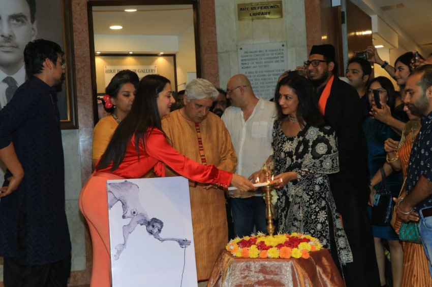 Amitabh Bachchan, Jaya Bachchan, Javed Akhtar & others At Aditya Singh's Exhibition Inauguration