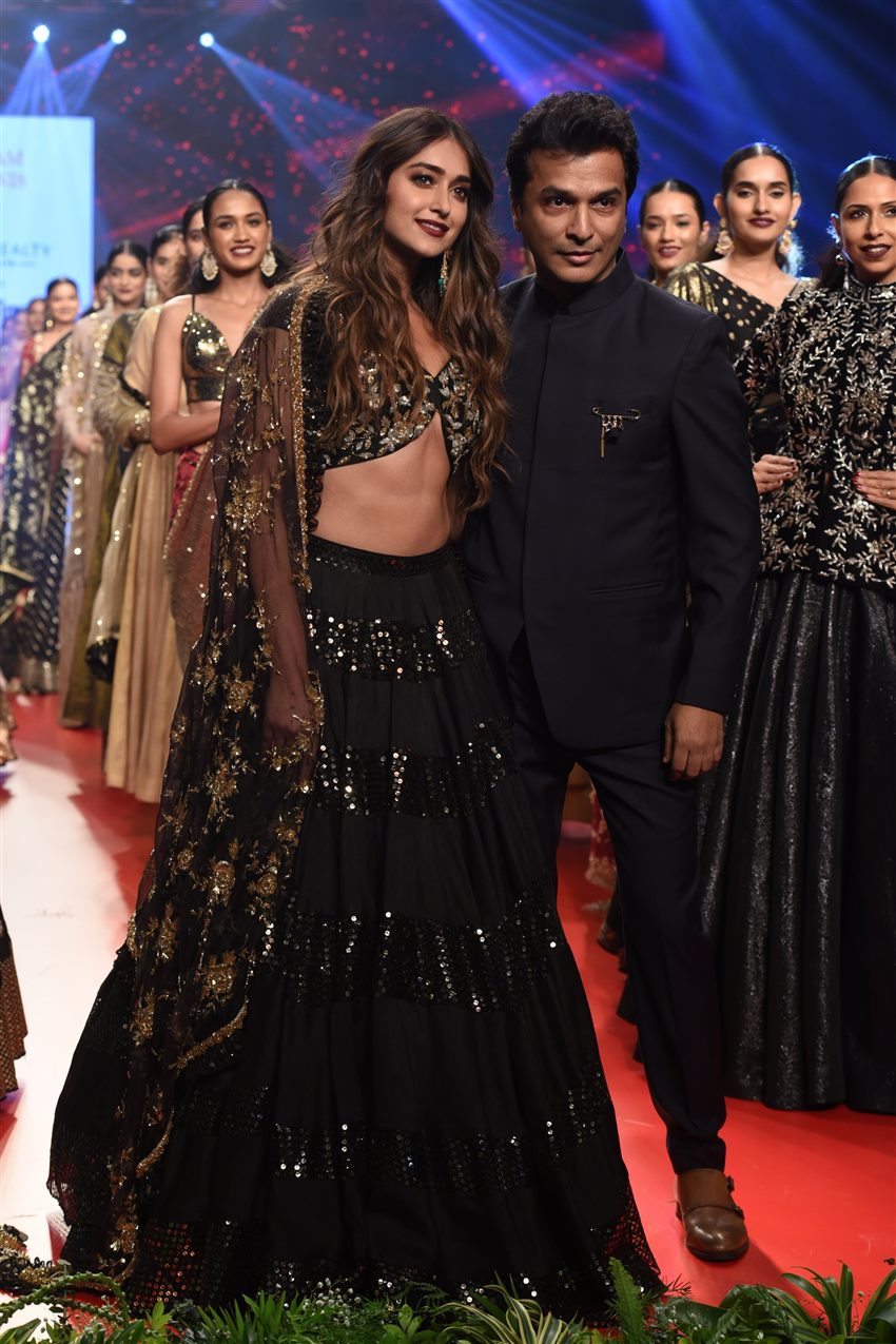 Ileana D'Cruz Walks The Ramp For Bombay Times Fashion Week 2019