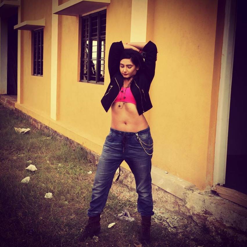 Ragini Dwivedi personal life, Family,Unseen, Childhood,Latest Photos