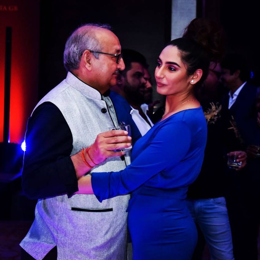 Ragini Dwivedi personal life, Family,Unseen, Childhood,Latest Photos