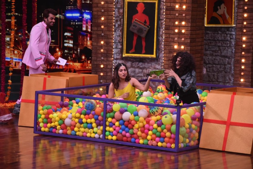 Taapsee Pannu, Bhumi Pednekar & others Promote 'Saand Ki Aankh' on the sets of Movie Masti With Maniesh Paul