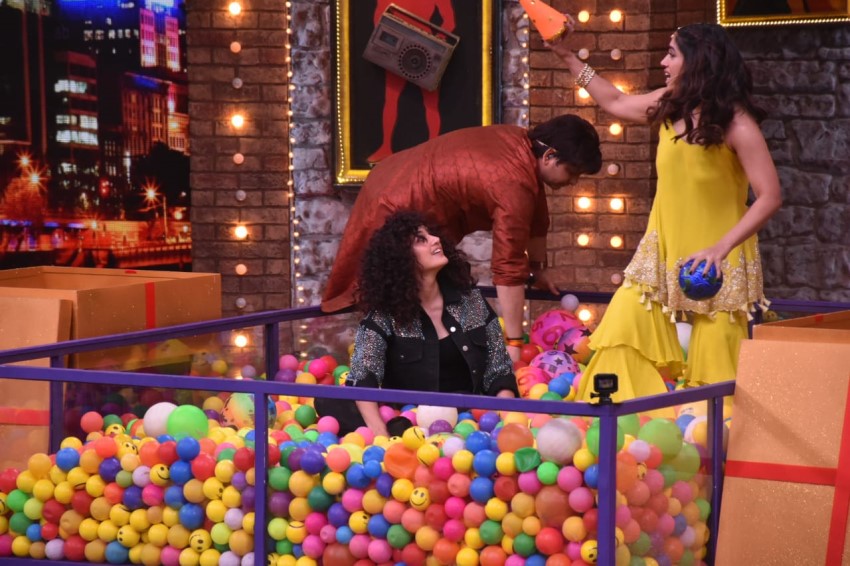 Taapsee Pannu, Bhumi Pednekar & others Promote 'Saand Ki Aankh' on the sets of Movie Masti With Maniesh Paul