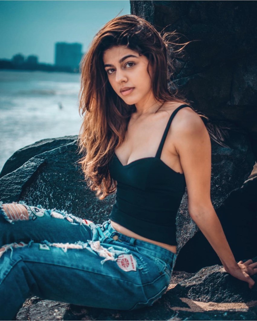 Alaia Furniturewalla Photos, Pooja Bedi Daughter Makes Her Debut Opposite Saif Ali Khan