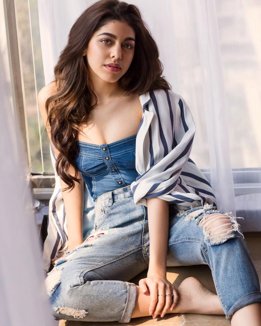 Alaia Furniturewalla Photos, Pooja Bedi Daughter Makes Her Debut Opposite Saif Ali Khan