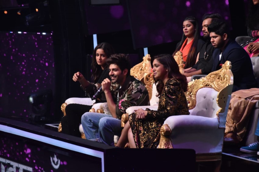 Kartik Aaryan, Ananya Panday & Bhumi Pednekar Promote 'Pati Patni Aur Woh' on the sets of Indian Idol