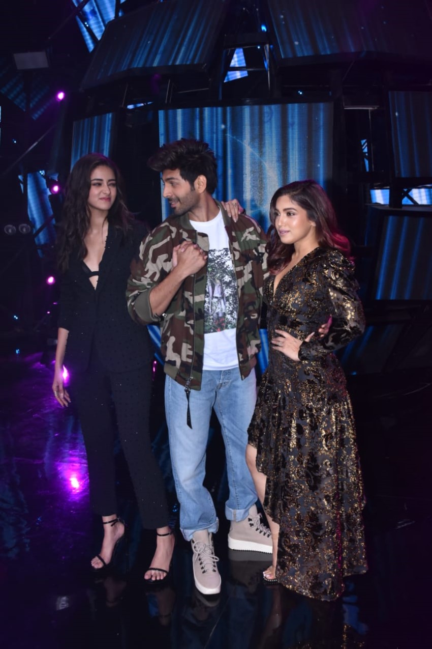 Kartik Aaryan, Ananya Panday & Bhumi Pednekar Promote 'Pati Patni Aur Woh' on the sets of Indian Idol
