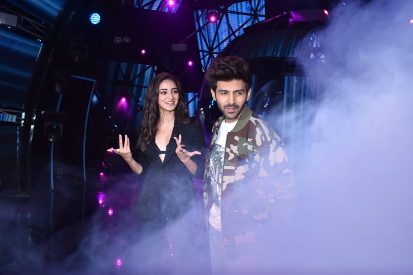 Kartik Aaryan, Ananya Panday & Bhumi Pednekar Promote 'Pati Patni Aur Woh' on the sets of Indian Idol