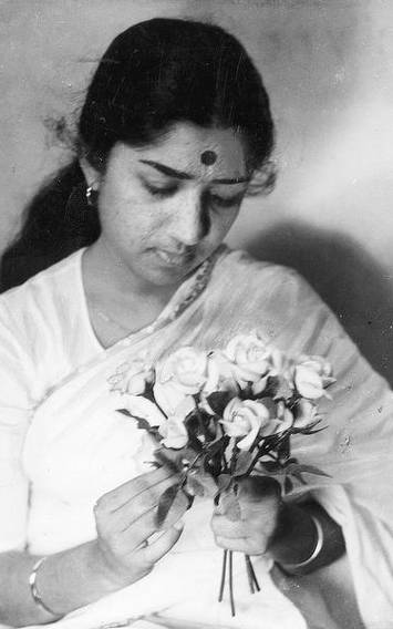 Lata Mangeshkar Unseen Photos