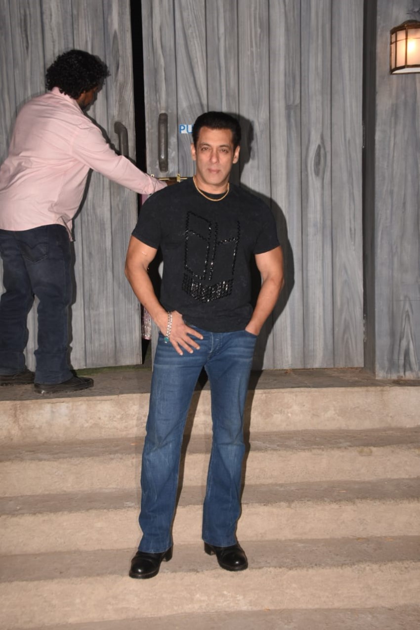 Salman Khan, Saiee Manjrekar & Sonakshi Sinha Snapped Promoting Their Film 'Dabangg 3'On The Sets Of Bigg Boss 13