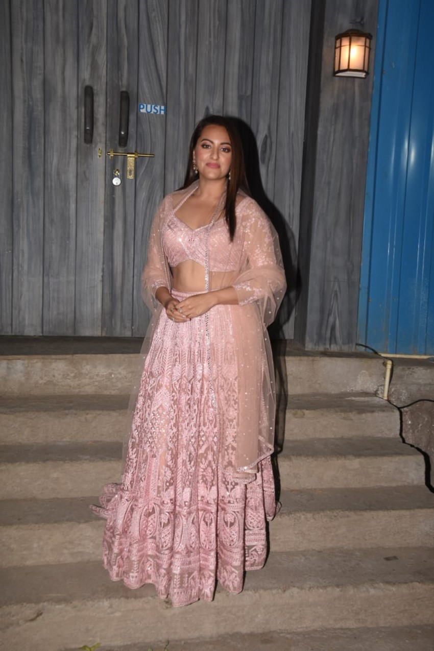 Salman Khan, Saiee Manjrekar & Sonakshi Sinha Snapped Promoting Their Film 'Dabangg 3'On The Sets Of Bigg Boss 13