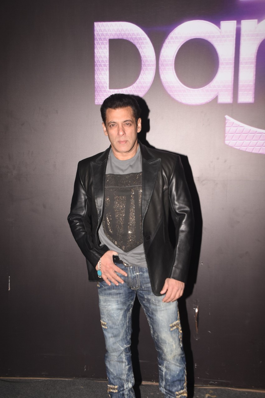 Salman Khan, Saiee Manjrekar, Sonakshi Sinha & Prabhu Dheva snapped promoting their film Dabangg 3 on the sets of Dance Plus