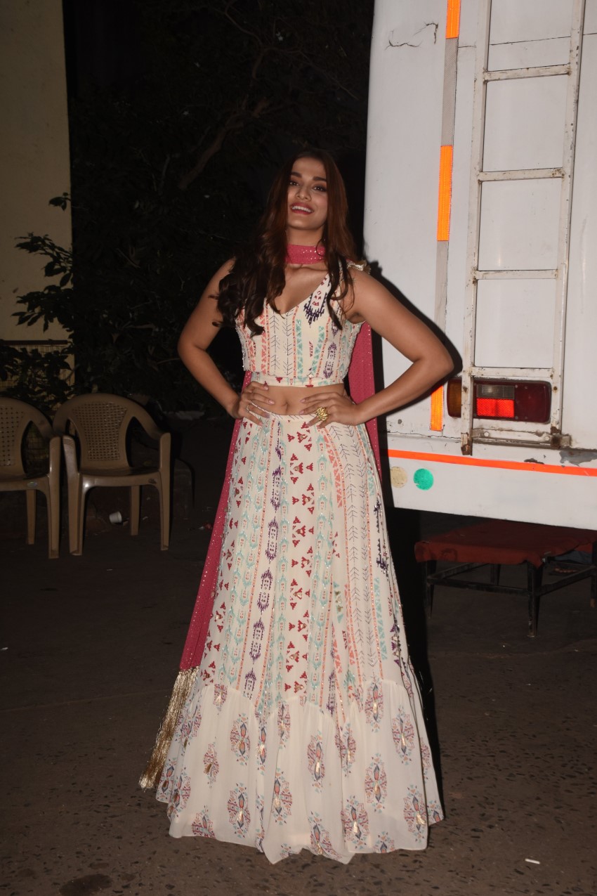 Salman Khan, Saiee Manjrekar, Sonakshi Sinha & Prabhu Dheva snapped promoting their film Dabangg 3 on the sets of Dance Plus