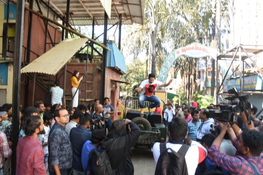 Varun Dhawan & Shraddha Kapoor snapped promoting 'Dancer 3D' on sets of Taarak Mehta Ka Ooltah Chashmah