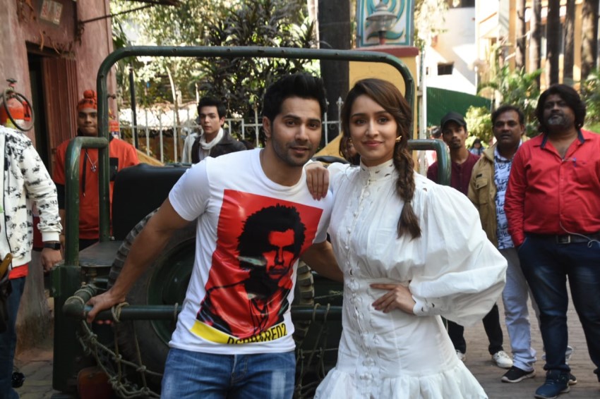 Varun Dhawan & Shraddha Kapoor snapped promoting 'Dancer 3D' on sets of Taarak Mehta Ka Ooltah Chashmah