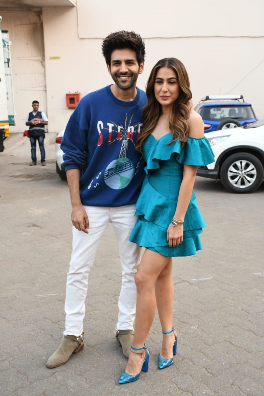 Sara Ali Khan & Kartik Aaryan snapped promoting 'Love Aaj Kal'