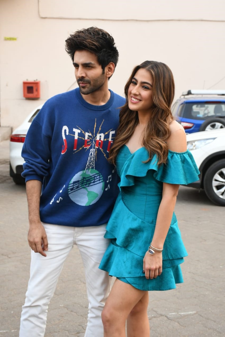 Sara Ali Khan & Kartik Aaryan snapped promoting 'Love Aaj Kal'