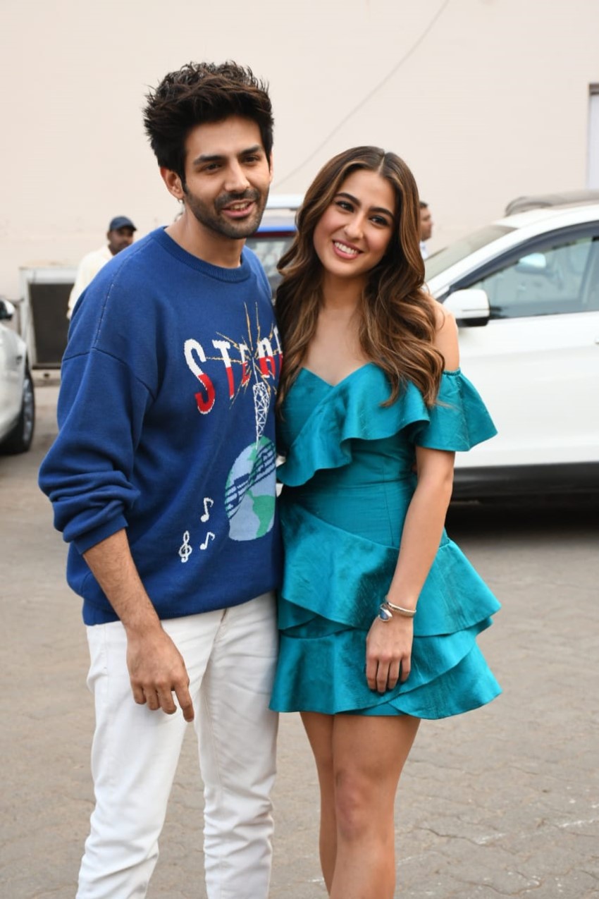 Sara Ali Khan & Kartik Aaryan snapped promoting 'Love Aaj Kal'