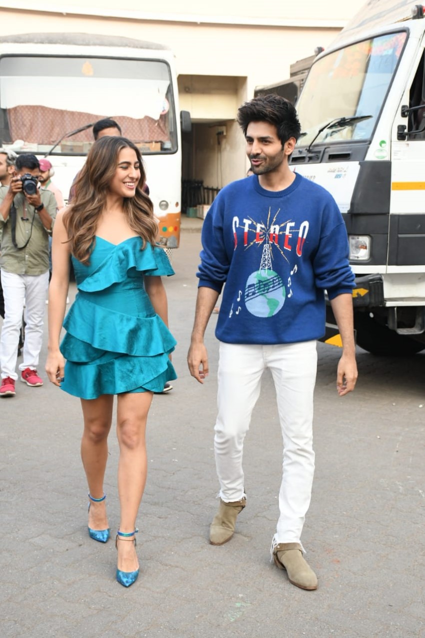 Sara Ali Khan & Kartik Aaryan snapped promoting 'Love Aaj Kal'