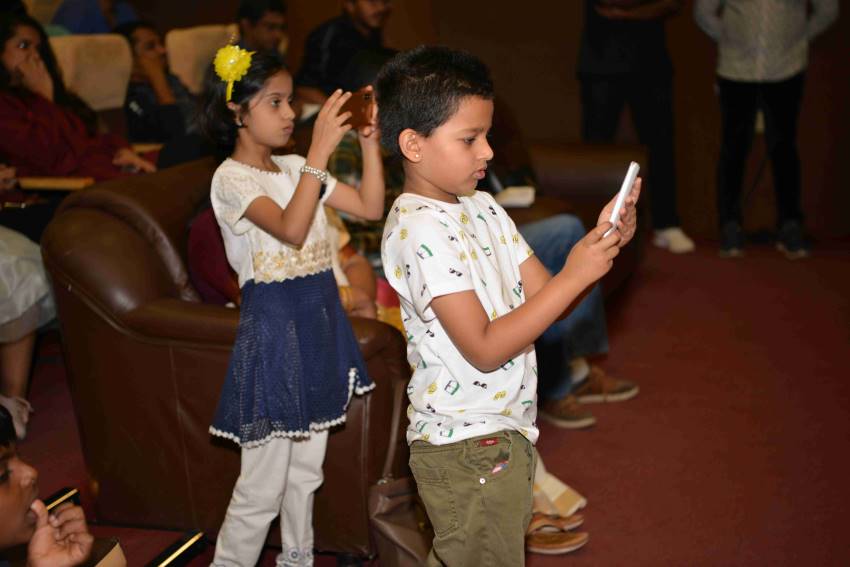 Selfie Mommy Google Daddy Movie Press Meet