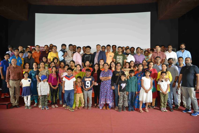 Selfie Mommy Google Daddy Movie Press Meet